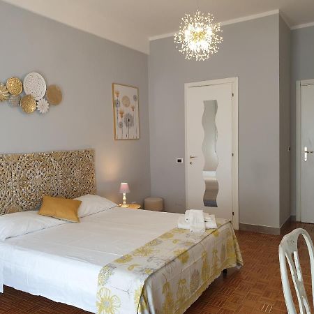 Holiday Max Рим Екстериор снимка